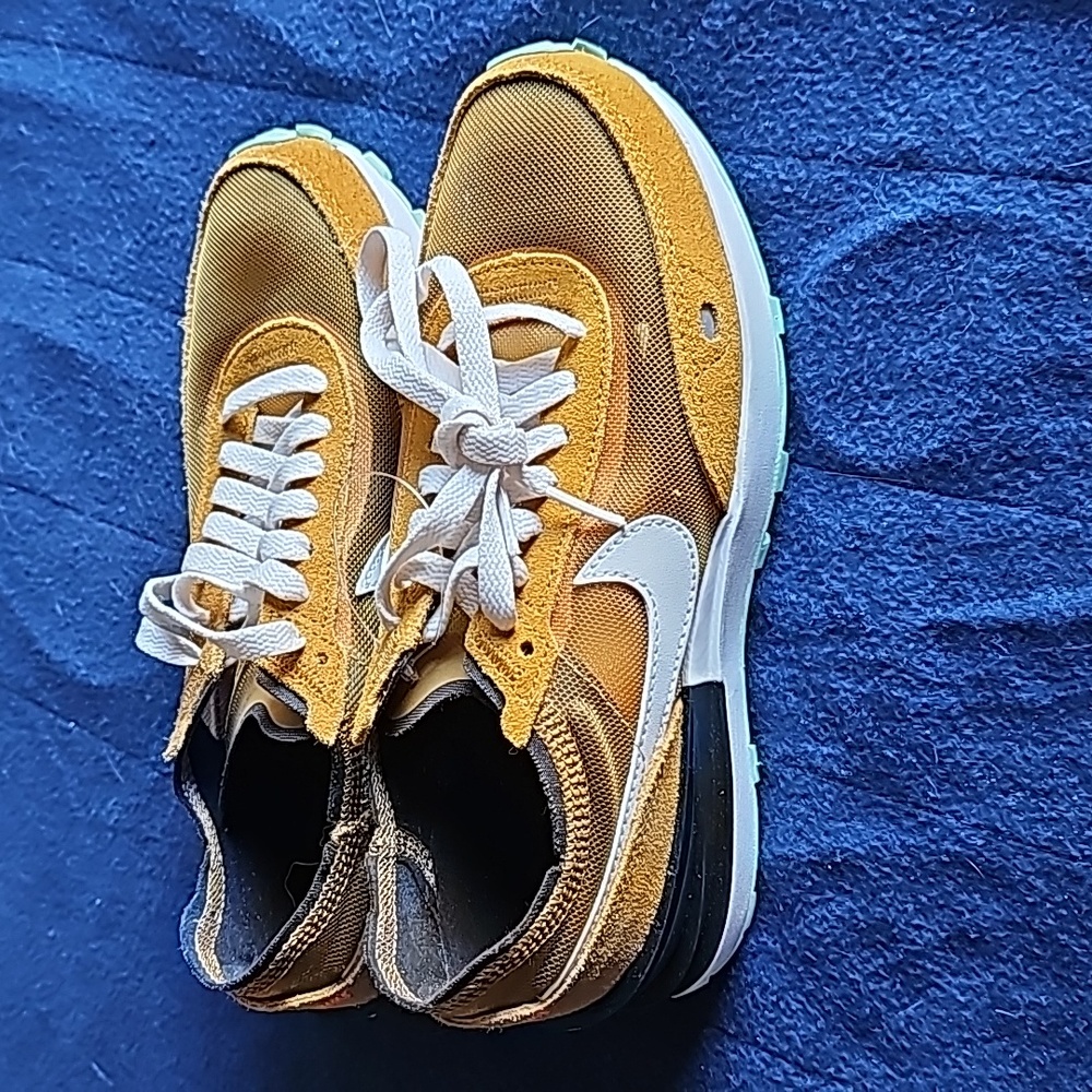 Nike Waffle One Gold Suede Phantom Wmns Sneakers